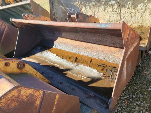LOADER BUCKET 82"