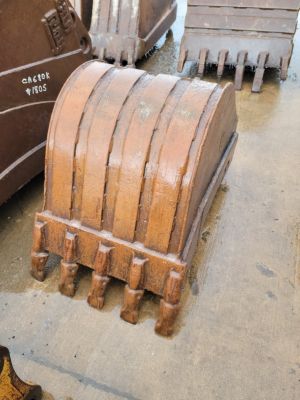 BACKHOE BUCKET 24"