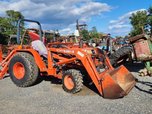 Kubota B2150 Salvage Tractor