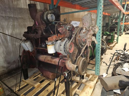 IH 6-CYL DT466 ENGINE
