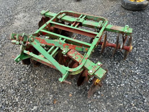International 5' 3pt disc harrow
