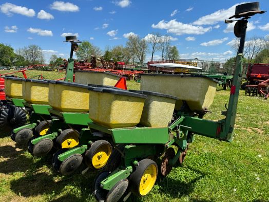 John Deere 7000 4 row Conservation corn planter