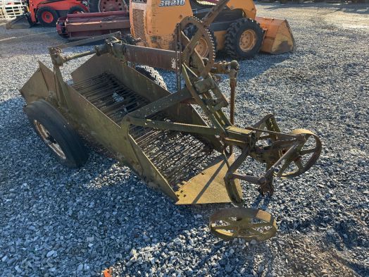 Oliver 1 row pto potato digger