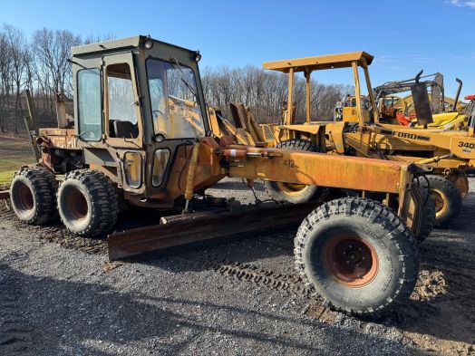 Gehl 747B grader 