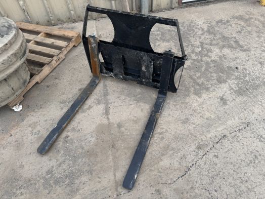 Toro Dingo 36"  pallet forks 