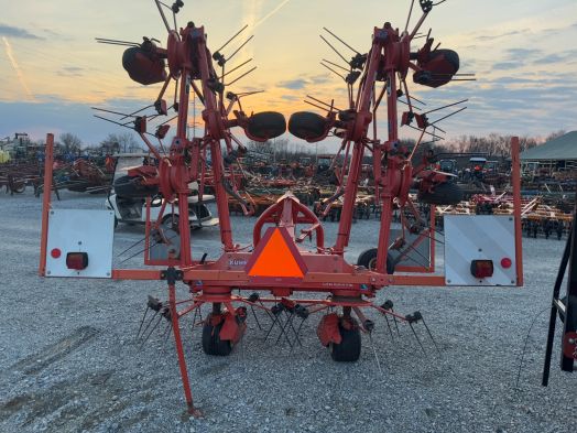 Kuhn GF8501 8 star hay tedder