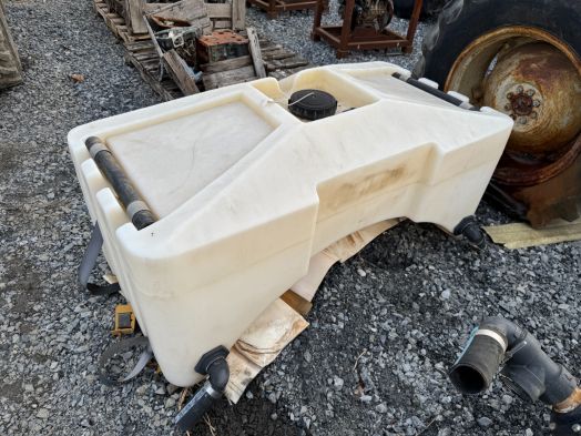 Poly spray tank