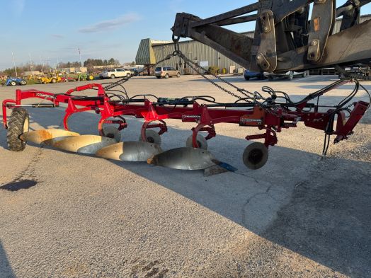 Kongskilde 4 bottom plow with guide wheel