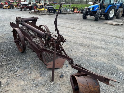 John Deere 1 row pto potato digger