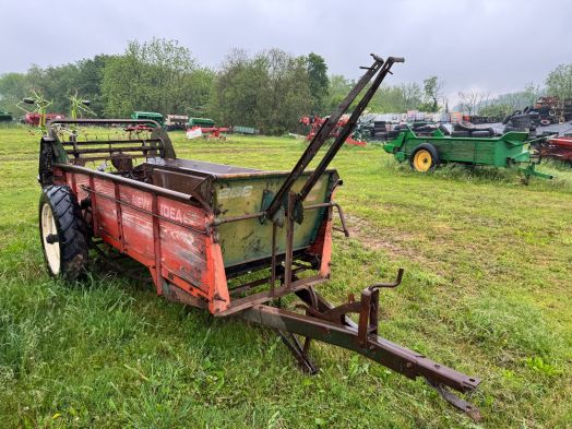New Idea 206 ground drive manure spreader