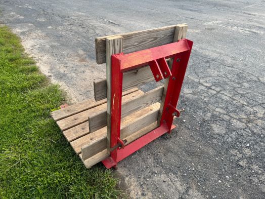 Red 3pt carrier platform