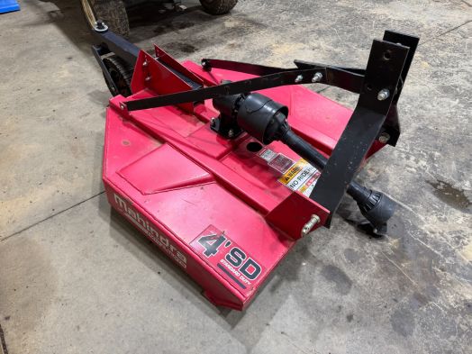 Mahindra 4' 3pt rotary cutter 