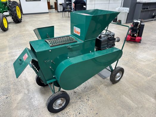 Kemp 8hp cart mounted chipper shredder model K8CH