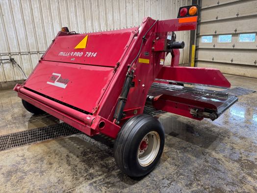 Miller Pro 7914 windrow merger hay buddy