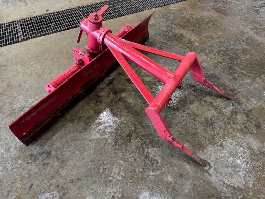 International 6' 2pt fast hitch rear blade