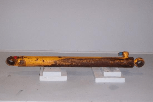 Case Lift Cylinder - L.h.