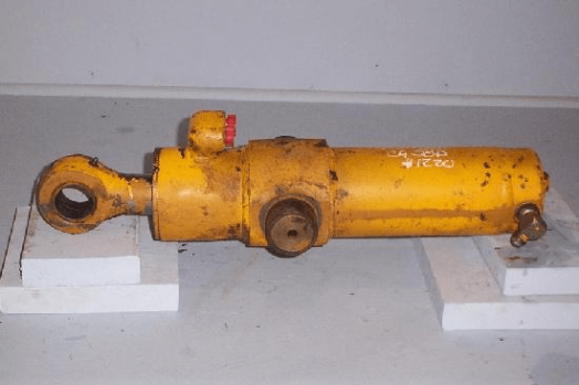 Case Swing Cylinder
