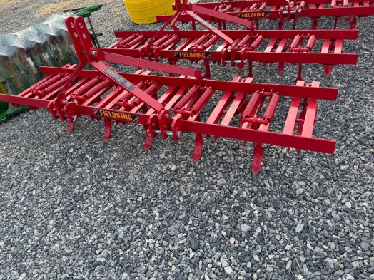 Fieldking 11 tooth compact chisel plow