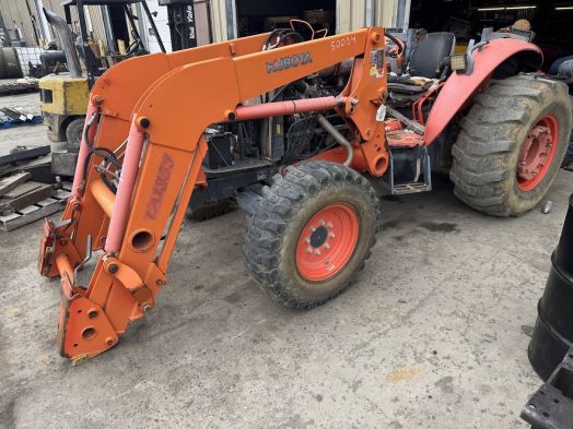 Kubota M9960D Salvage Tractor #0012627