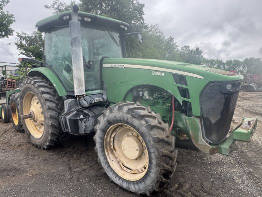 John Deere 8225R Salvage Tractor #0012652