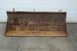 Case Loader Bucket 82"